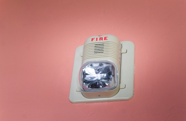 Как выполняется монтаж пожарных сигнализаций?